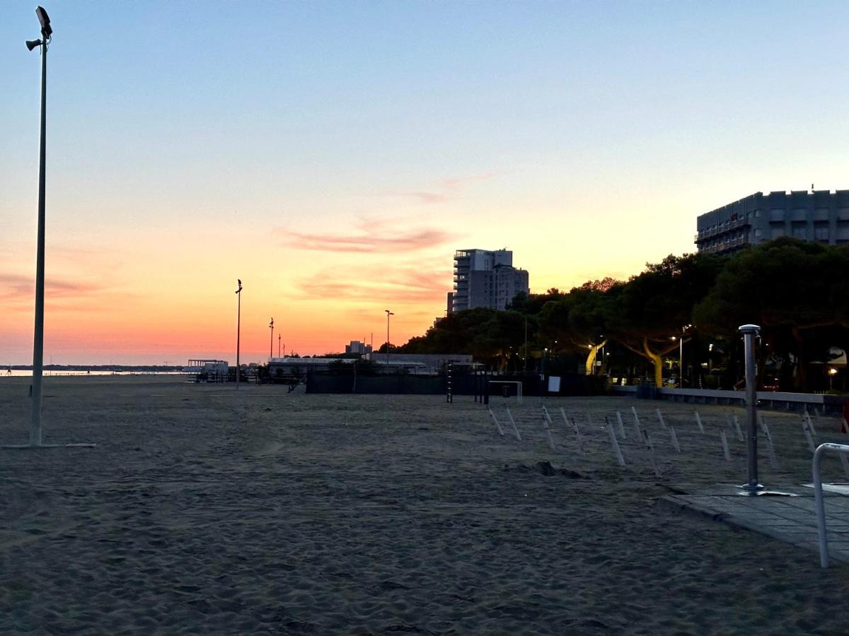 Beach Front Apartment Sabbiadoro Lignano Sabbiadoro Dış mekan fotoğraf